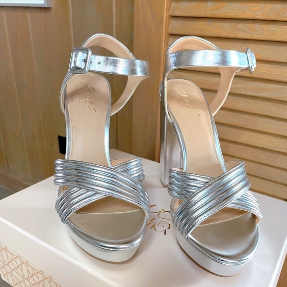 Jewel Badgley Mischka Platform Sandals - Picture 2 of 5